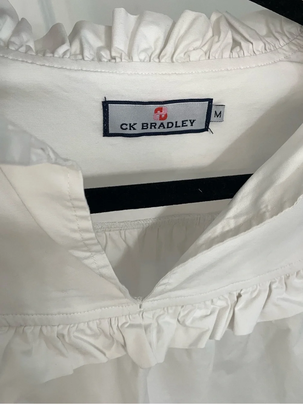 CK BRADLEY Silla Top in Off White Ruffle Coastal Contemporary.      16 - Picture 5 of 7